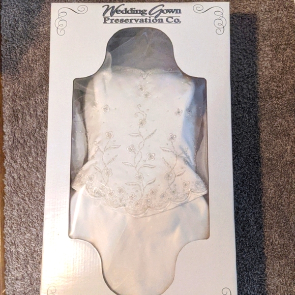 Bridal Wedding Gown by Anjolique Off White P2P 21 Waist 26 Length Past 72 - Picture 1 of 17